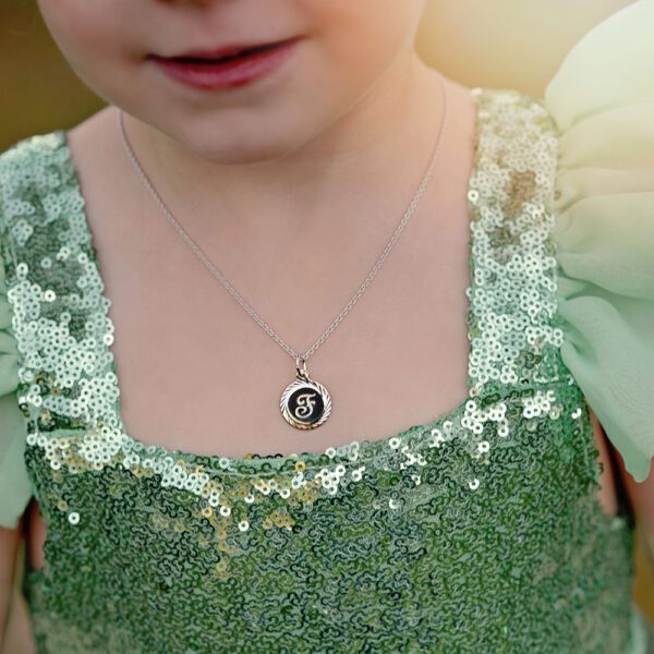 Diamond-cut round necklace for girls