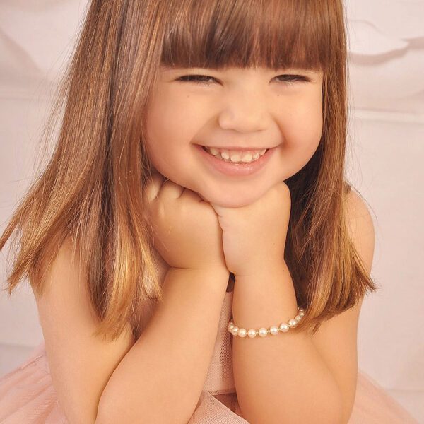 little girl pearl bracelet in gold