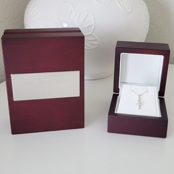pearl necklace with engraved jewelry box