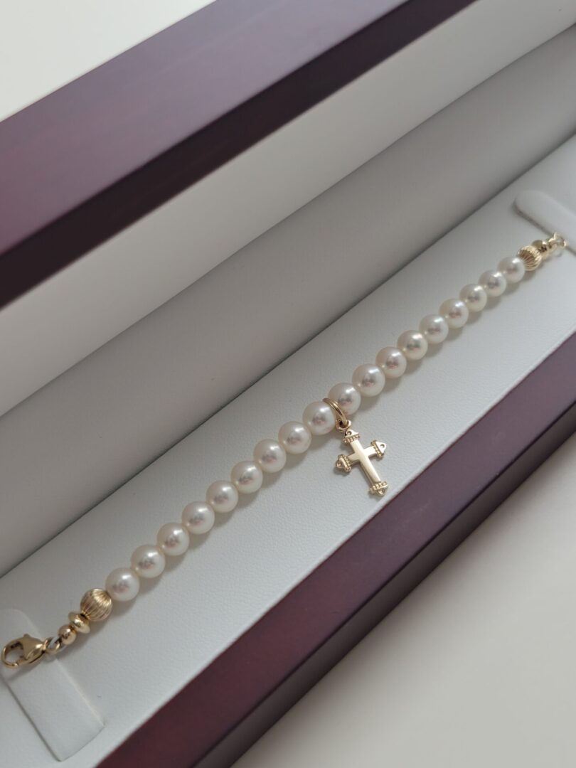 Grow-With-Me® bracelet resizing made easy.