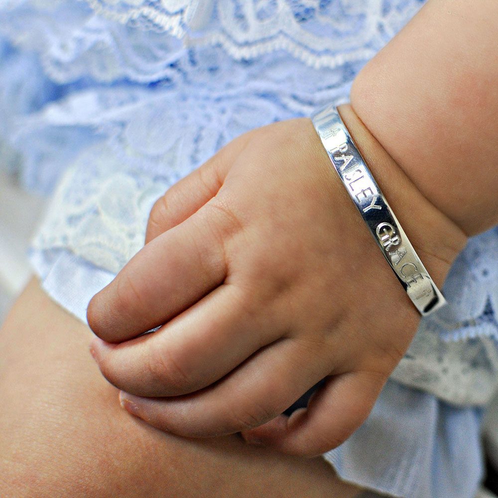 Engravable baby bracelets for baby.