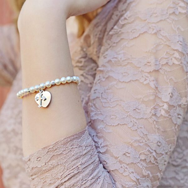 Elegant in Pearls cultured pearl bracelet for girls.