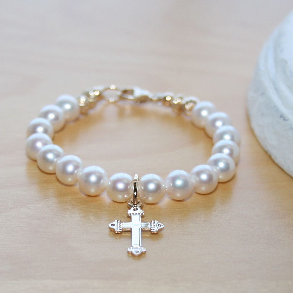 Grow-With-Me bracelet in white pearls.