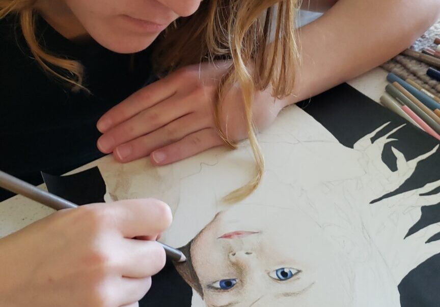 20190315_143335 Teen girl drawing a realistic portrait of her younger sister using colored pencils